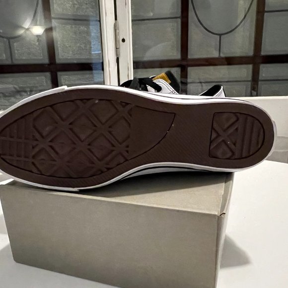 NWOT Converse Men's Leather Chuck Taylor All Star Low Top Shoes - White - Size 9 - Picture 8 of 10